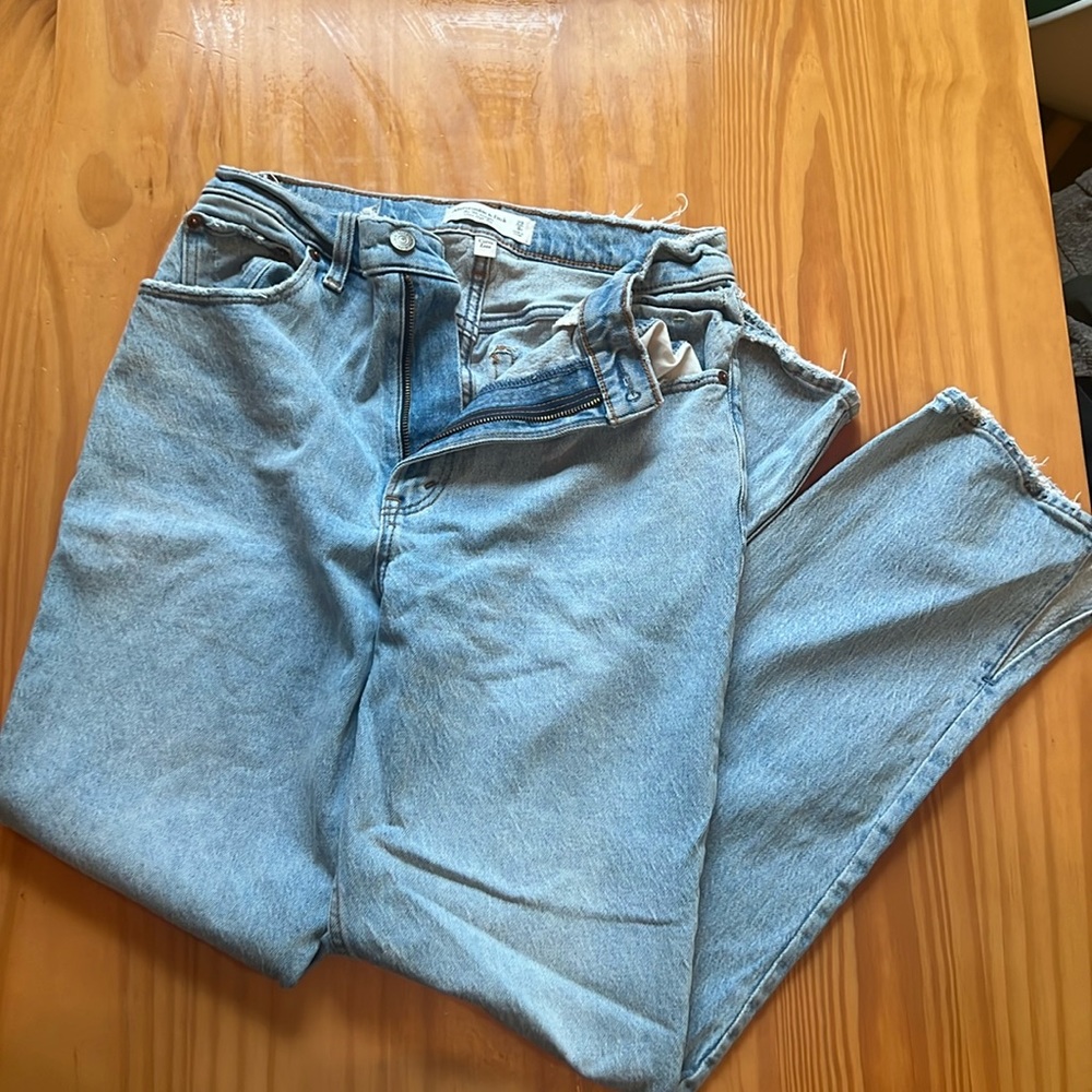 Abercrombie & Fitch The 90s Straight Ultra High Rise Jean in Curve Love